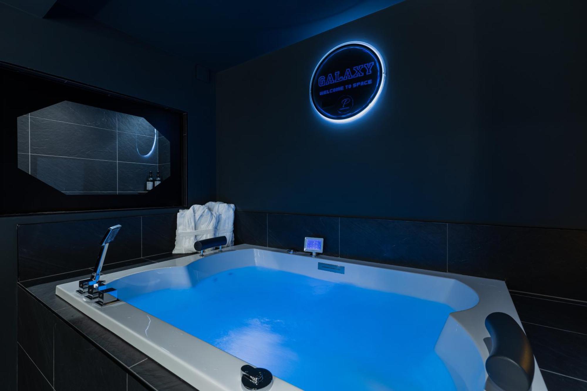 Galaxy La Tete Dans Les Etoiles Apartment Riom Exterior foto