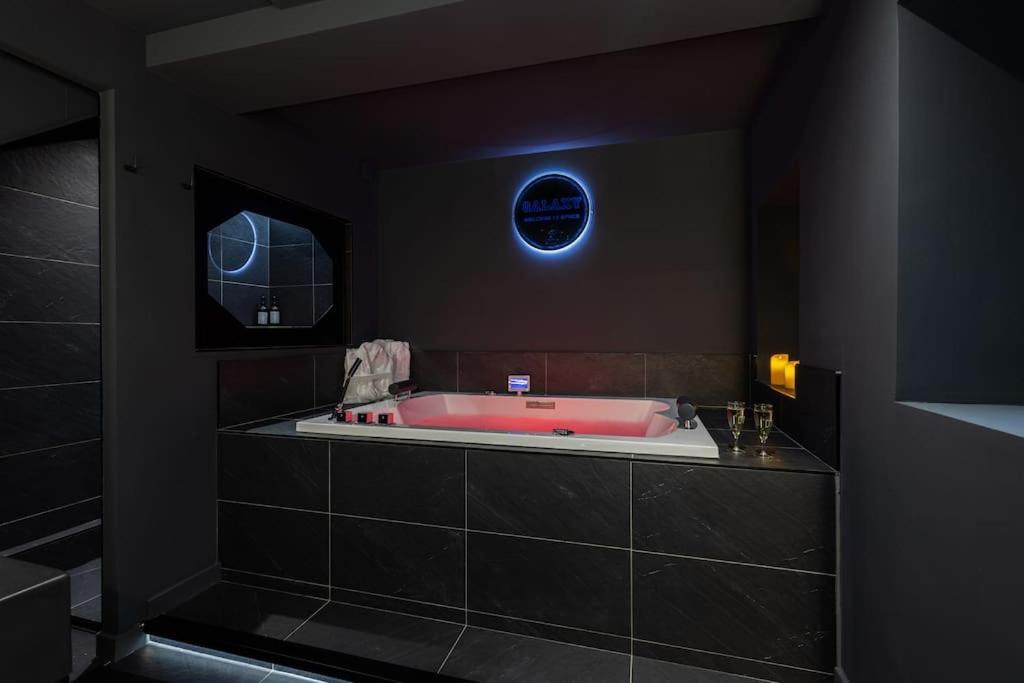 Galaxy La Tete Dans Les Etoiles Apartment Riom Exterior foto